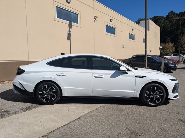 2024 Hyundai Sonata SEL photo 2