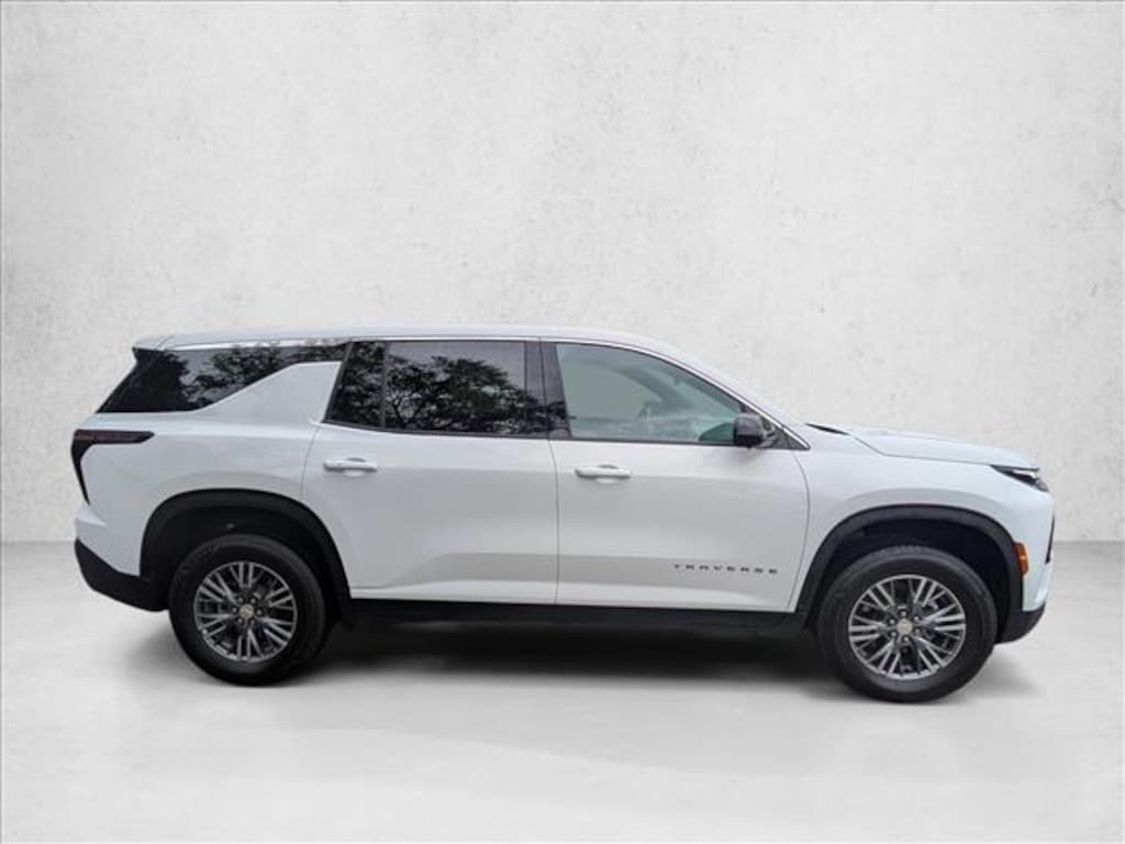 Used 2024 Chevrolet Traverse FWD LS Sport Utility