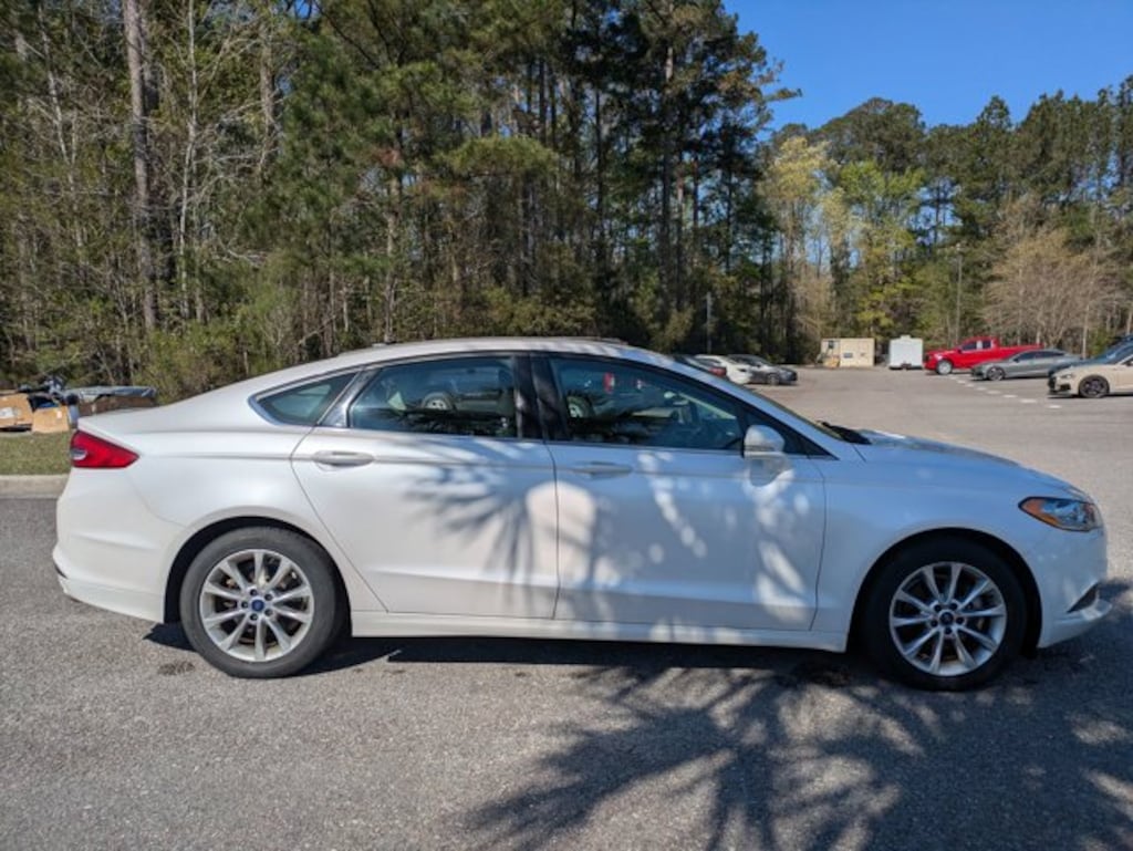 Used 2017 Ford Fusion SE 4dr Car