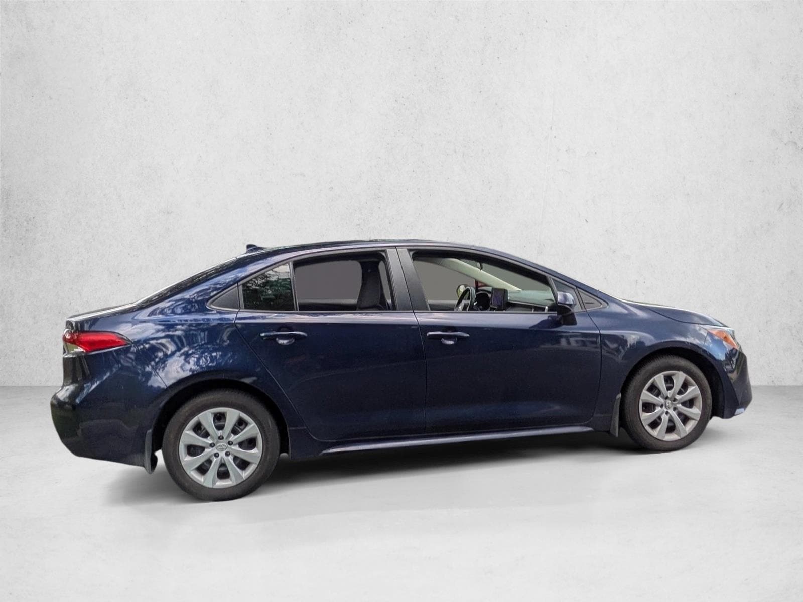 2025 Toyota Corolla LE - Photo 4