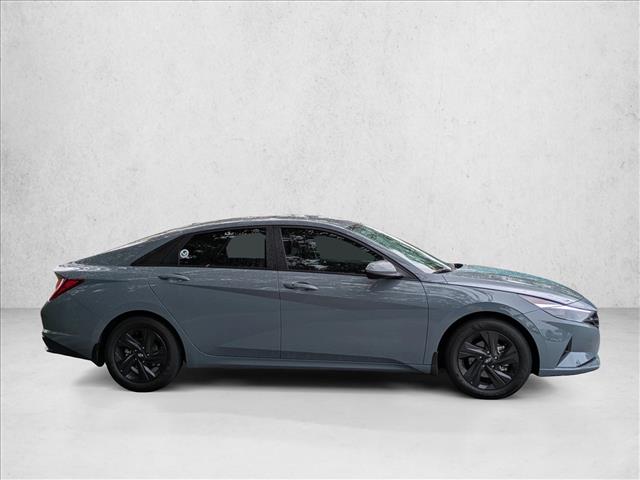 2023 Hyundai Elantra SEL photo 4