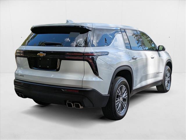 2024 Chevrolet Traverse LS photo 2