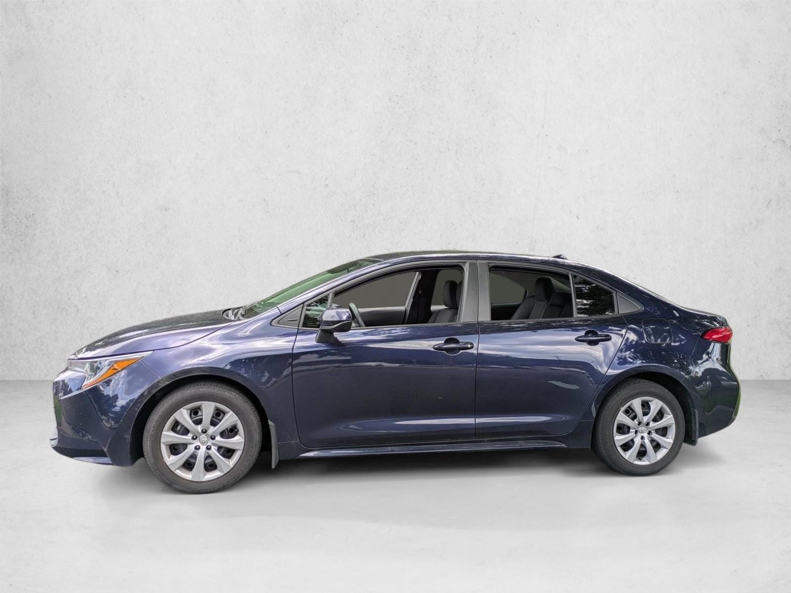 2025 Toyota Corolla LE - Photo 9