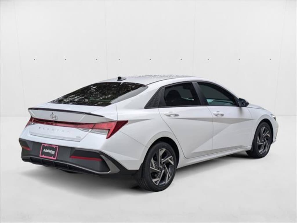 New 2025 Hyundai Elantra Hybrid SEL Sport 4dr Car