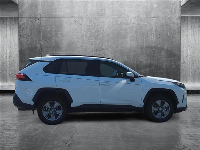 2024 Toyota RAV4 XLE photo 4