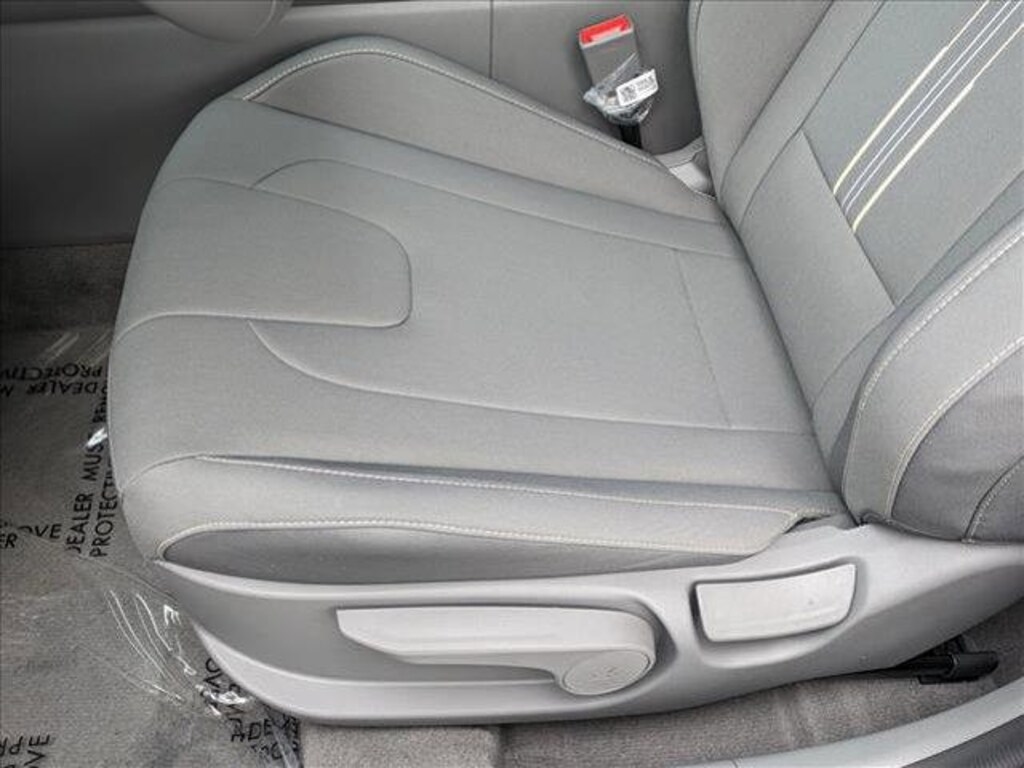 New 2025 Hyundai Elantra Hybrid SEL Sport 4dr Car