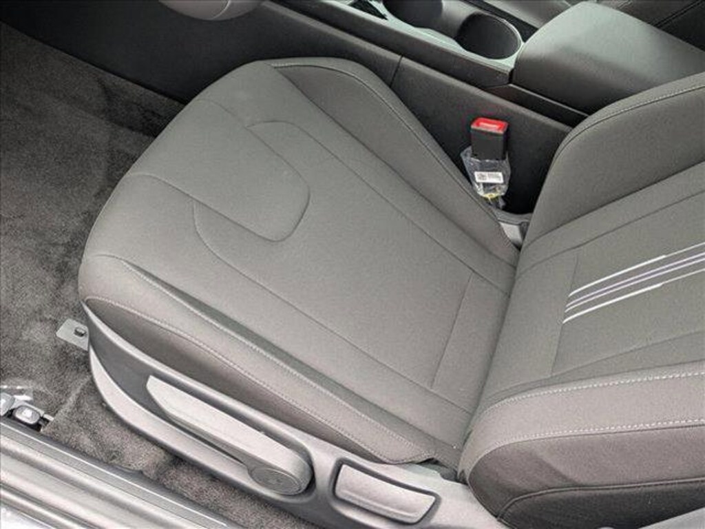 New 2025 Hyundai Elantra Hybrid SEL Sport 4dr Car