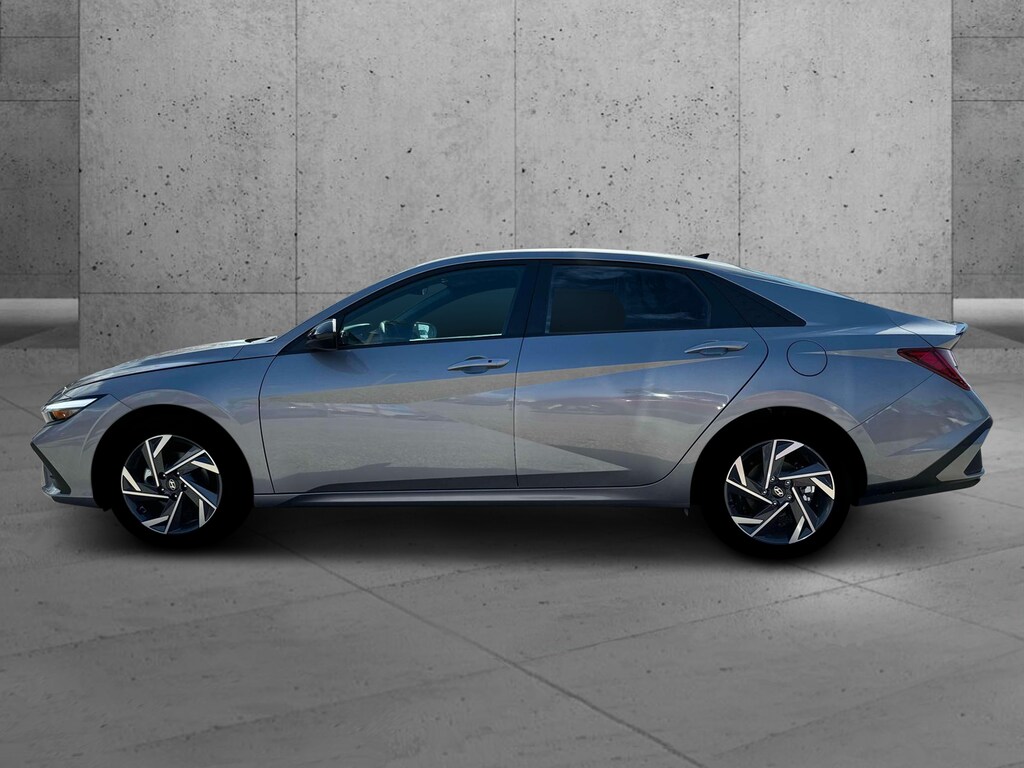 New 2025 Hyundai Elantra Hybrid SEL Sport 4dr Car