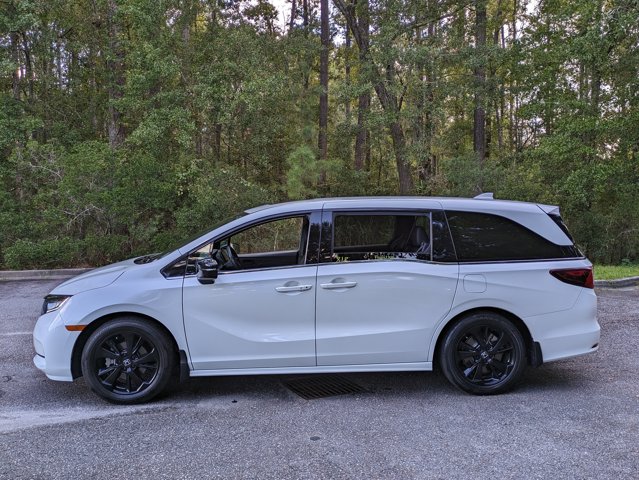 2023 Honda Odyssey Sport photo 2