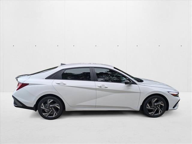 2025 Hyundai Elantra Blue - Photo 9