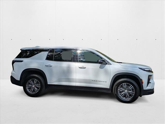2024 Chevrolet Traverse LS photo 4
