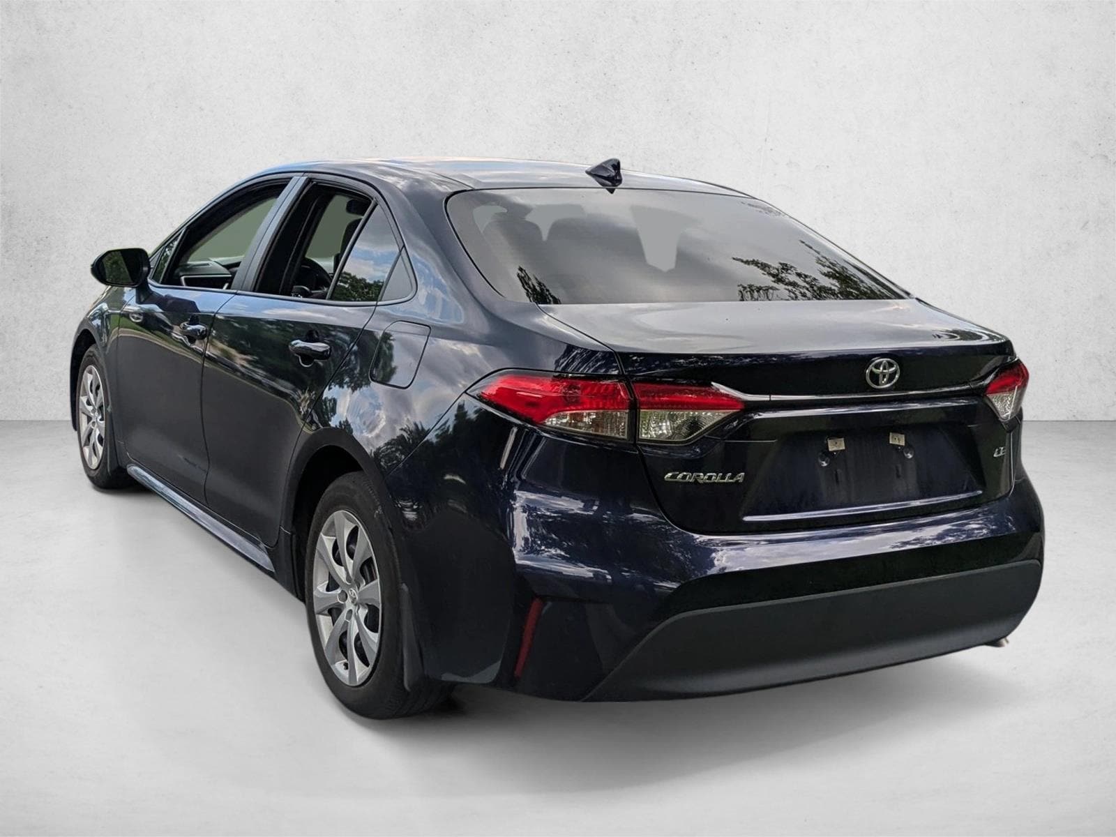 2025 Toyota Corolla LE - Photo 8