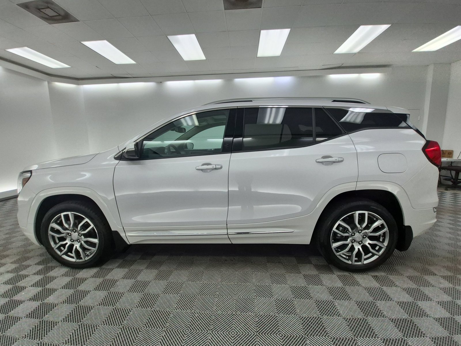 2024 GMC Terrain Denali - Photo 9