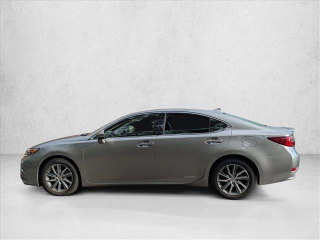 2017 Lexus ES 300h photo 3