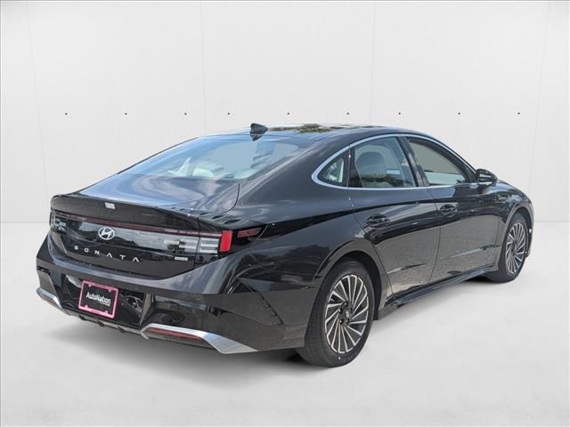 2024 Hyundai Sonata Hybrid Limited photo 2