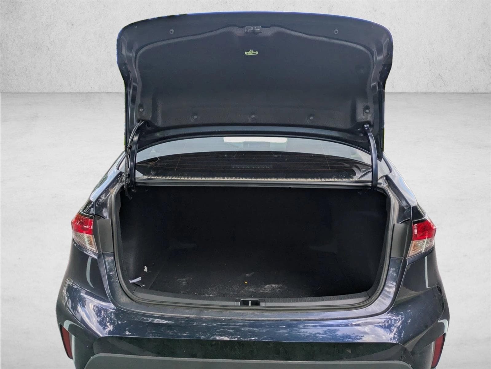 2025 Toyota Corolla LE - Photo 6