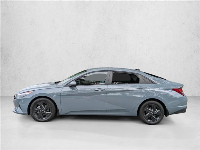 2023 Hyundai Elantra SEL photo 3