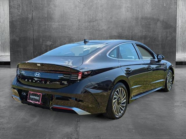 2024 Hyundai Sonata Hybrid Limited photo 2