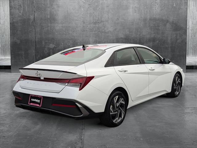 2025 Hyundai Elantra SEL Sport photo 2