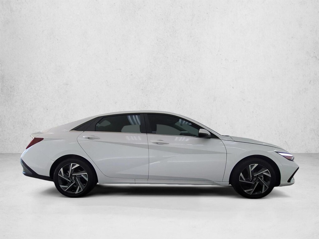Used 2025 Hyundai Elantra Hybrid Limited 4dr Car
