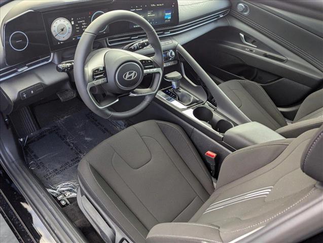 2025 Hyundai Elantra SEL Convenience photo 3