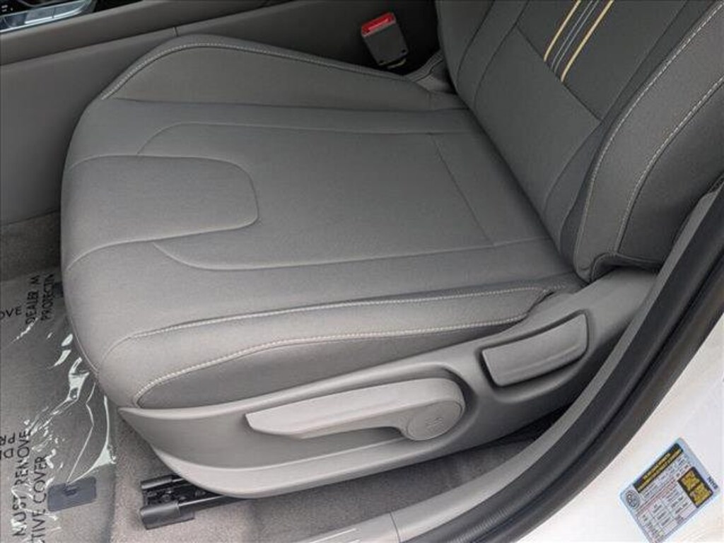 New 2025 Hyundai Elantra Hybrid SEL Sport 4dr Car