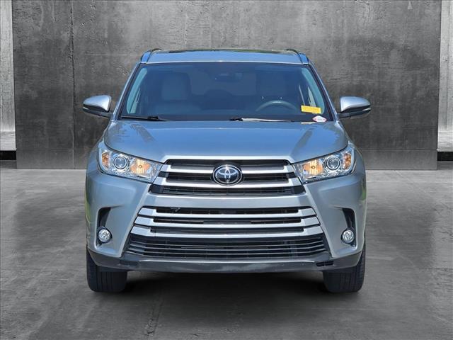 Used 2019 Toyota Highlander XLE with VIN 5TDKZRFH7KS561411 for sale in Hardeeville, SC