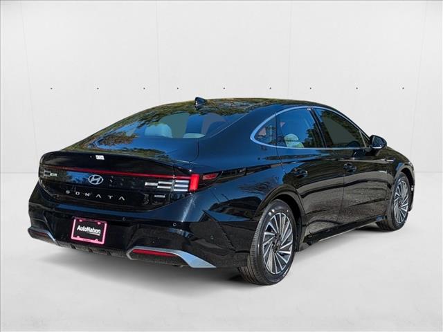 2024 Hyundai Sonata Hybrid Limited photo 2