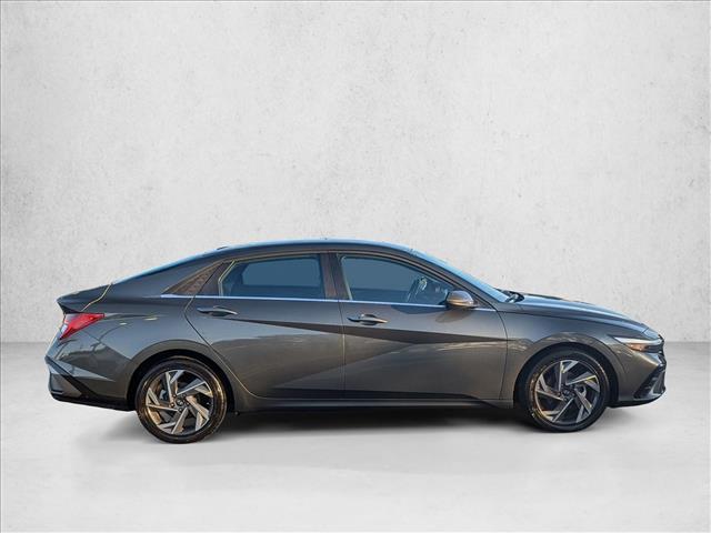 2025 Hyundai Elantra SEL Convenience photo 4
