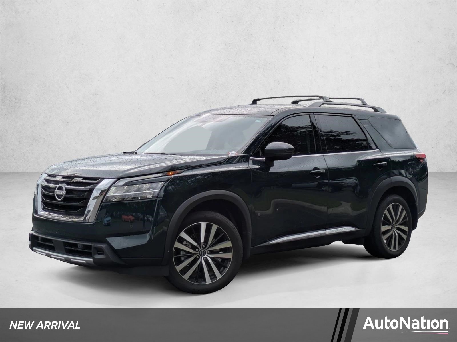 2024 Nissan Pathfinder Platinum 2WD's photo
