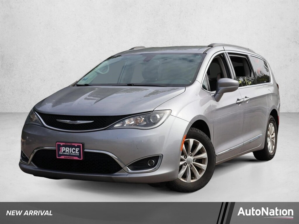 Used 2017 Chrysler Pacifica Touring-L Mini-van Passenger