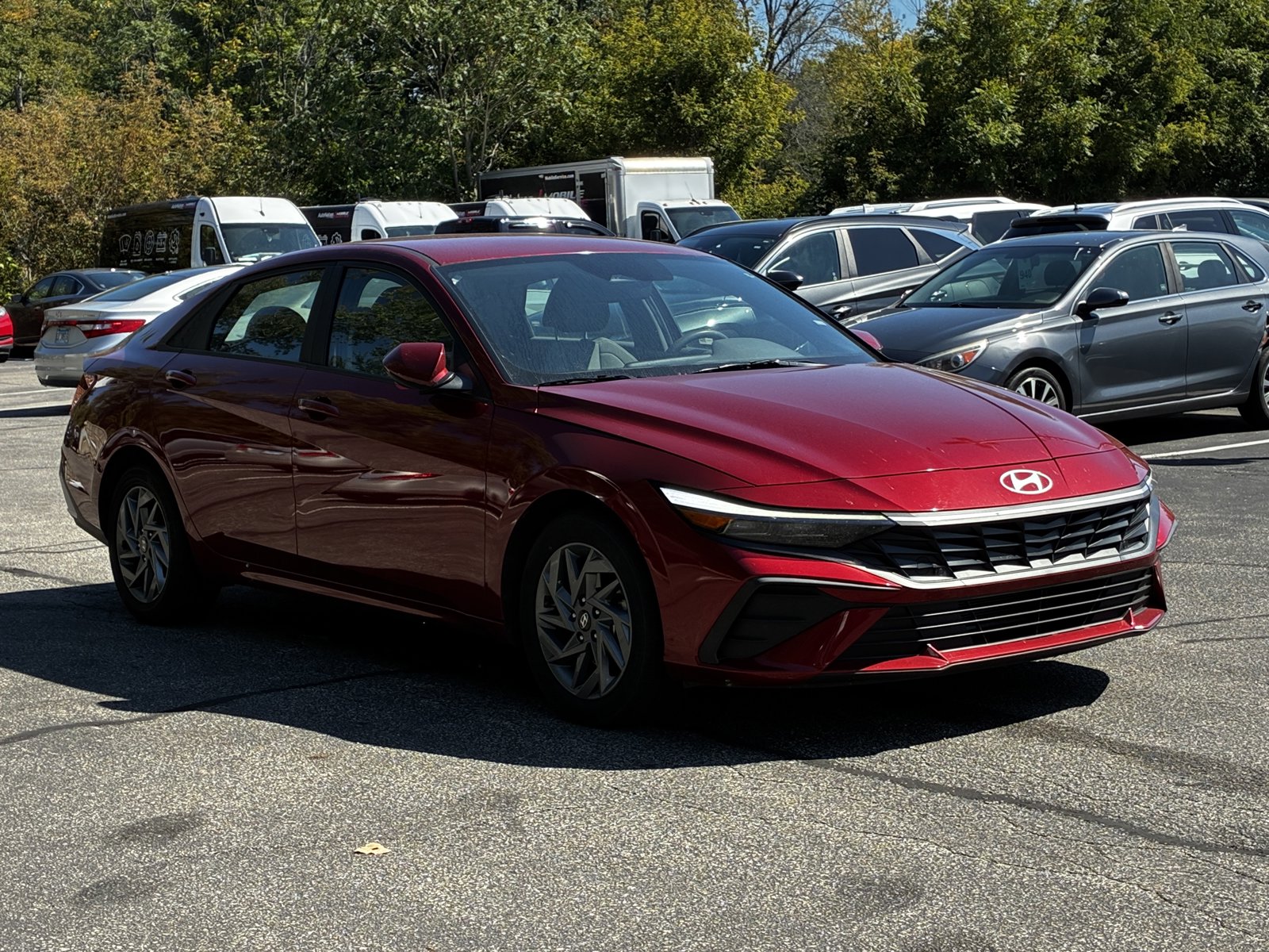2024 Hyundai Elantra SEL photo 3