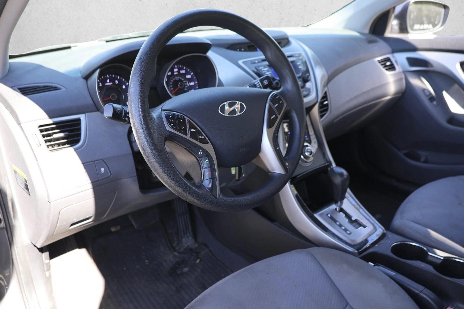 2013 Hyundai Elantra GLS - Photo 12