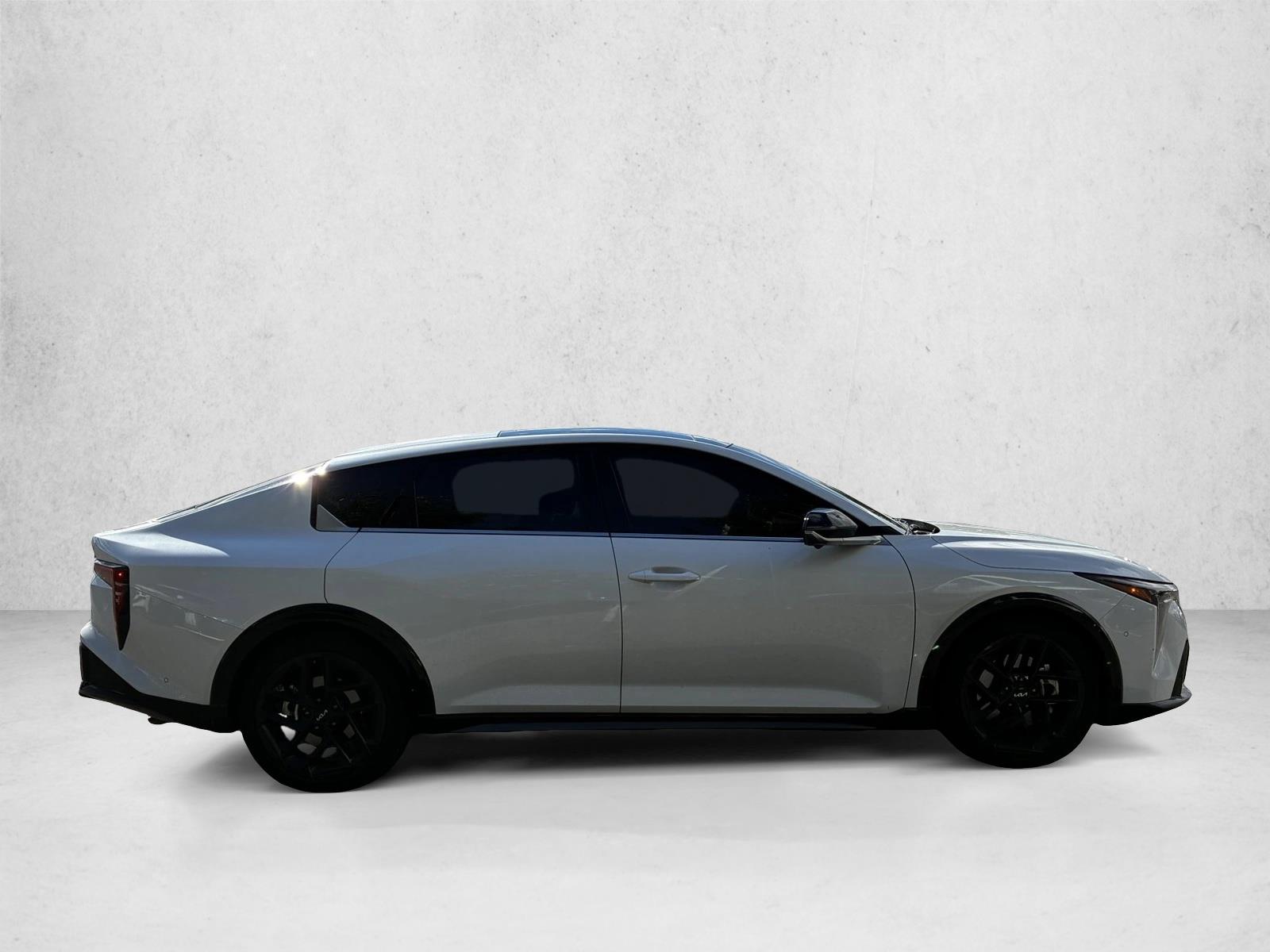 2025 Kia K4 GT-Line Turbo photo 4