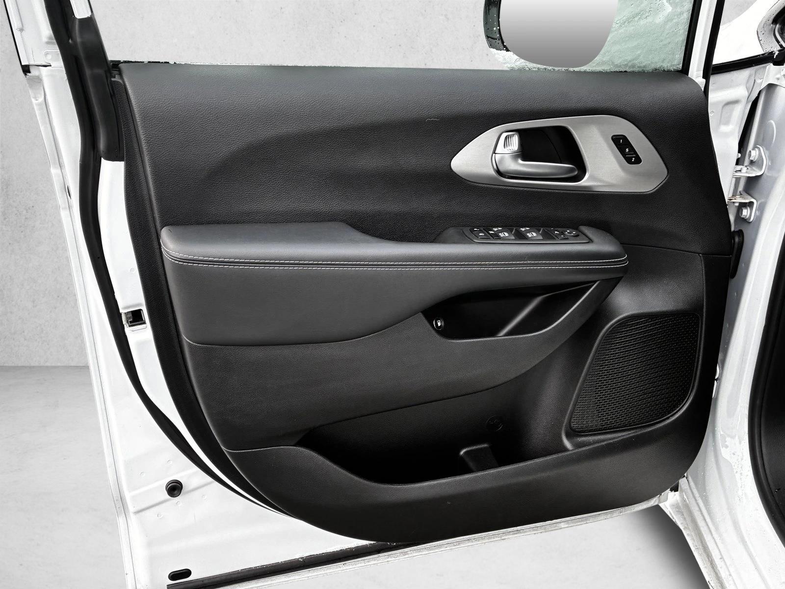 2024 CHRYSLER PACIFICA - Image 12