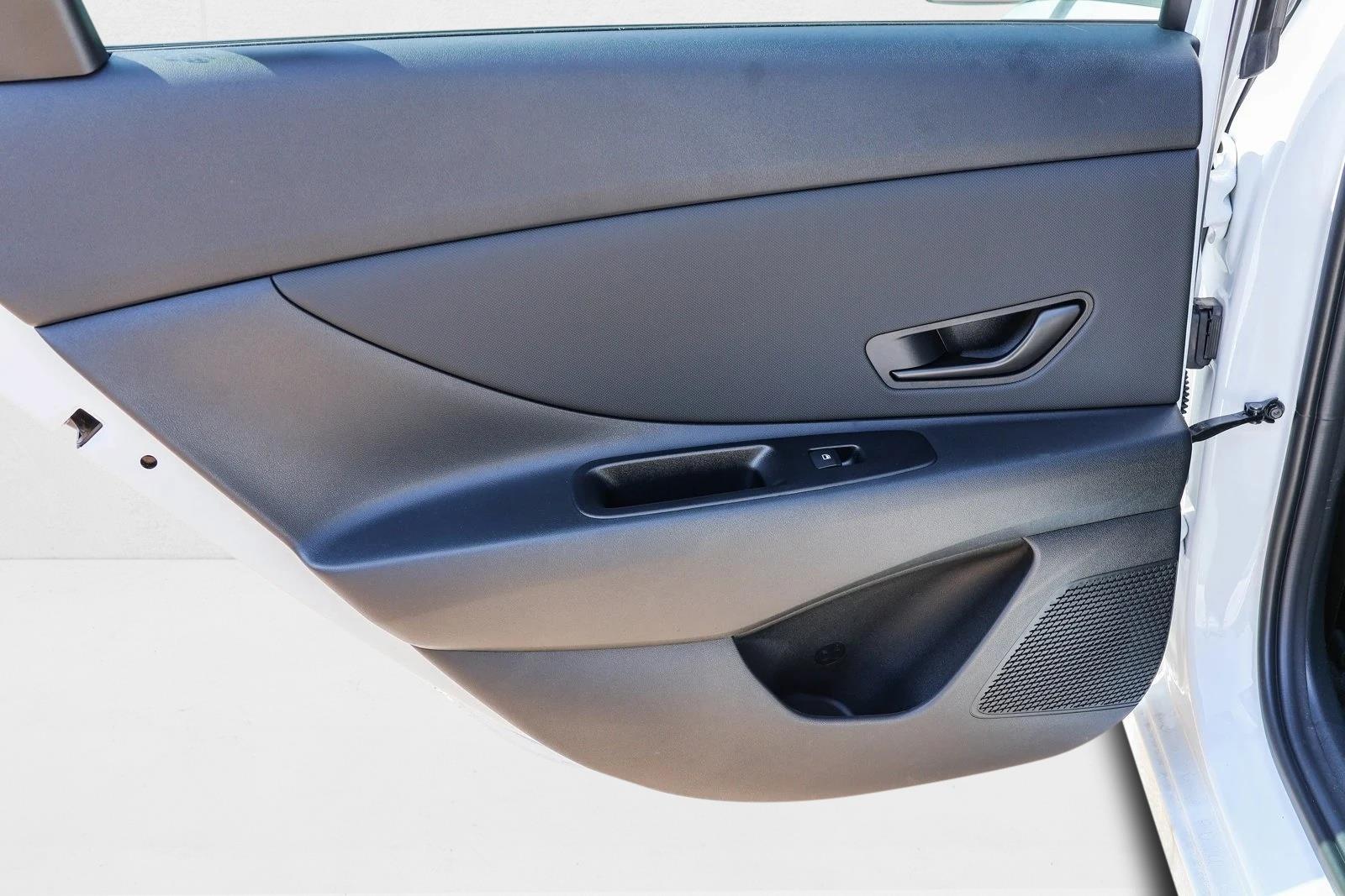 2025 Hyundai Elantra Blue - Photo 23