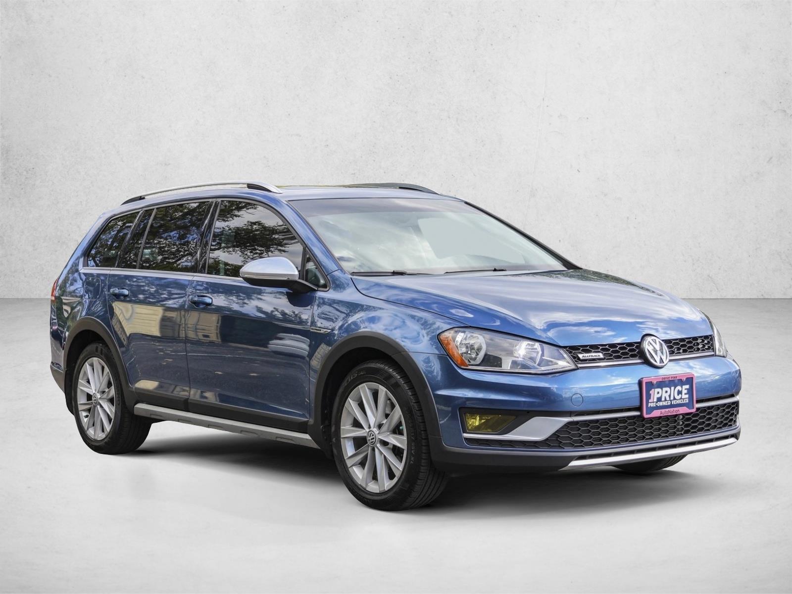 2017 Volkswagen Golf SE photo 3