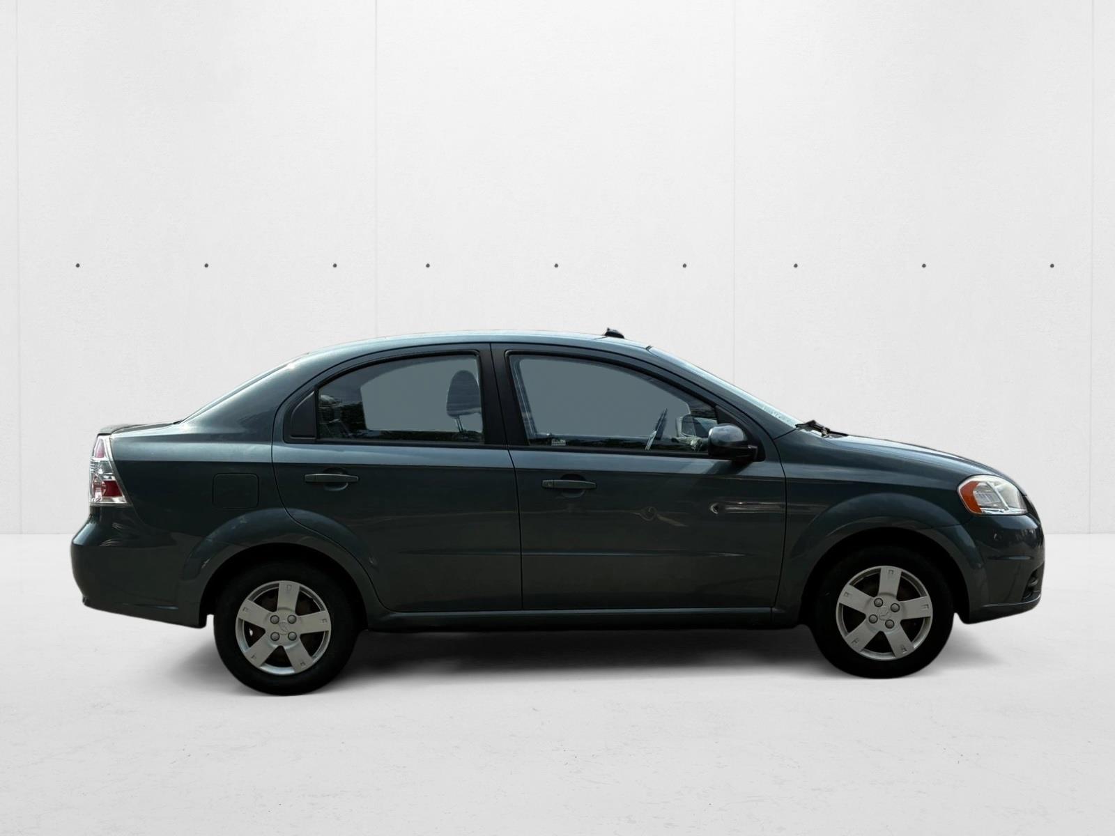 2010 Chevrolet Aveo LS photo 4