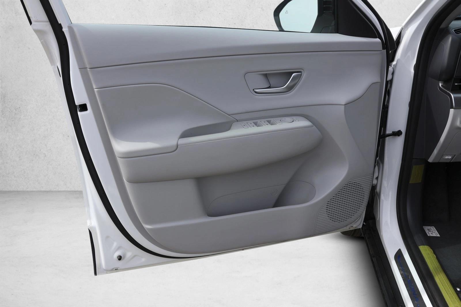 2026 Hyundai Kona SEL Premium - Photo 12