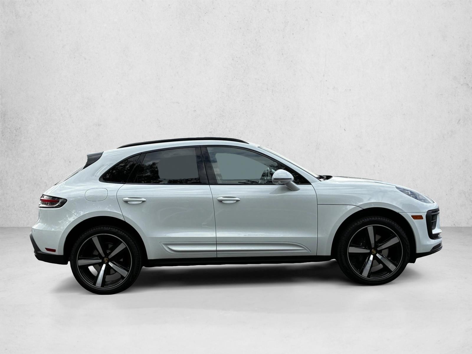 2023 Porsche Macan T photo 4