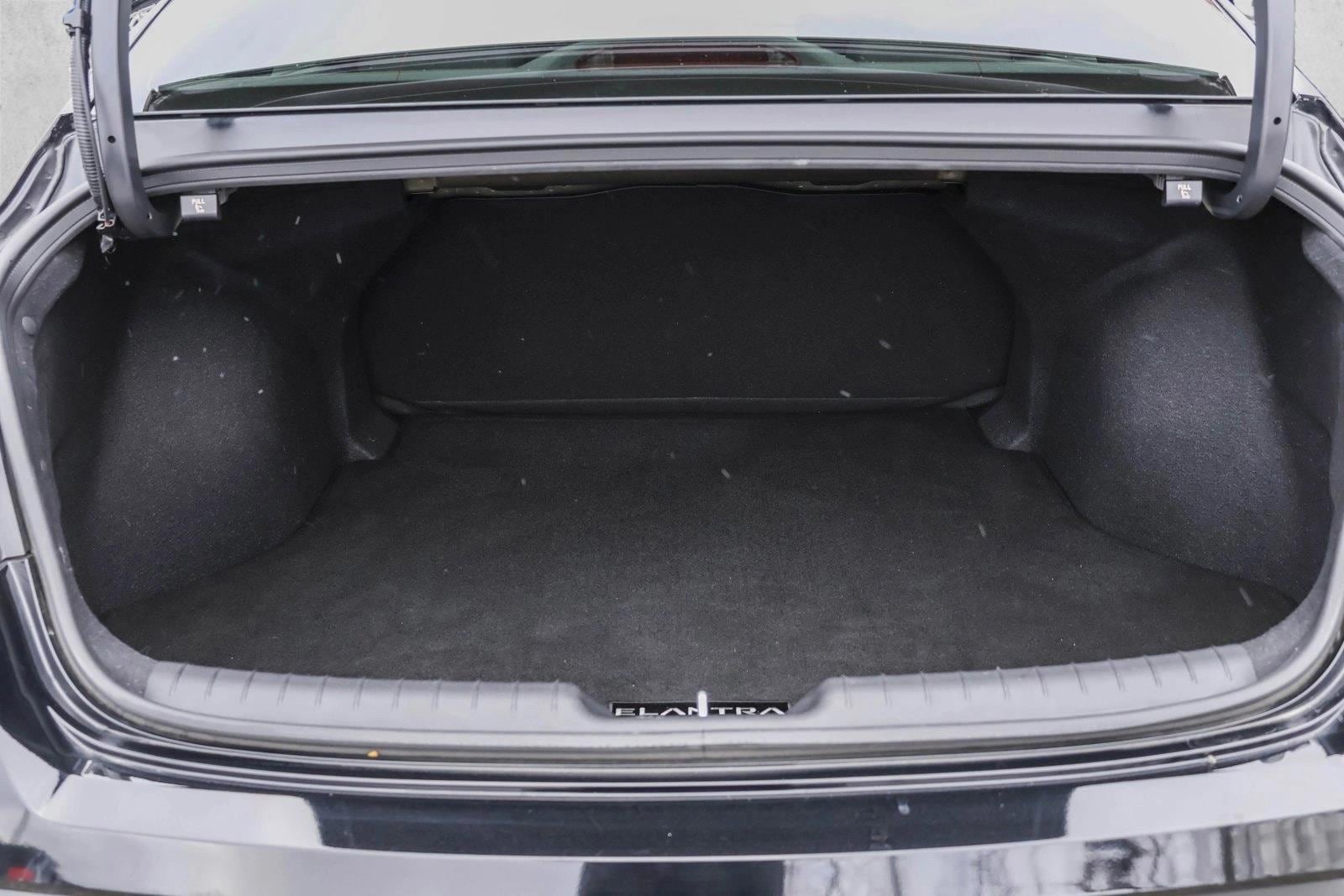 2025 HYUNDAI ELANTRA - Image 25