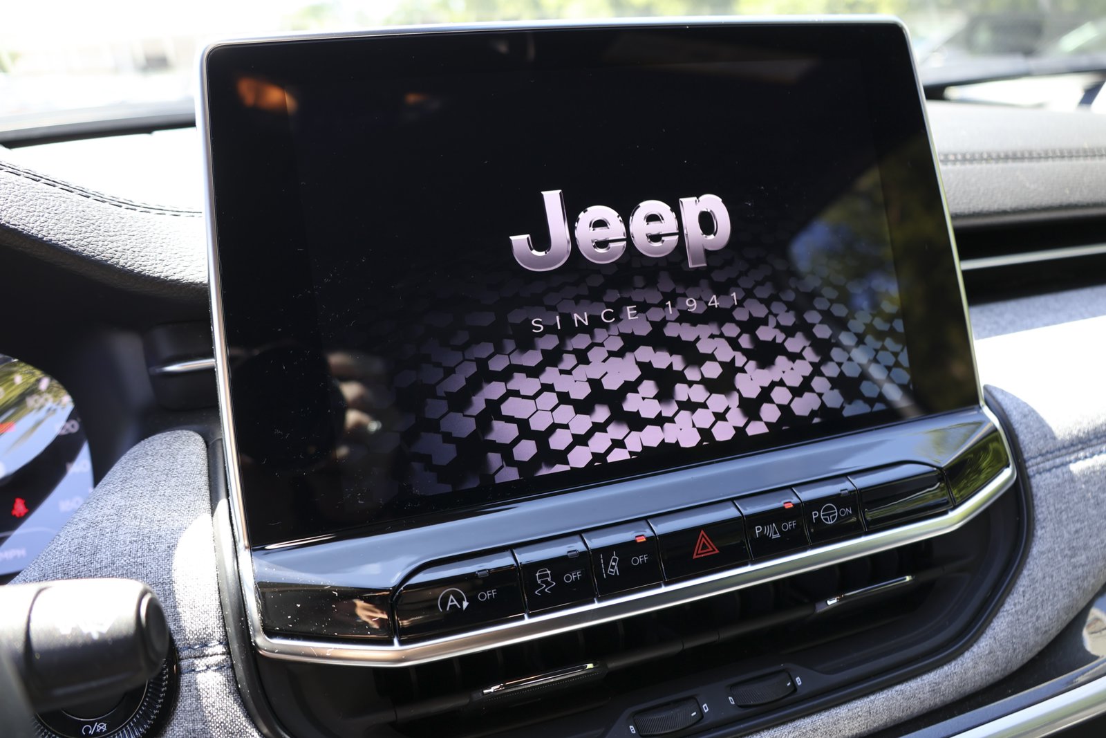 2023 Jeep Compass Latitude - Photo 17