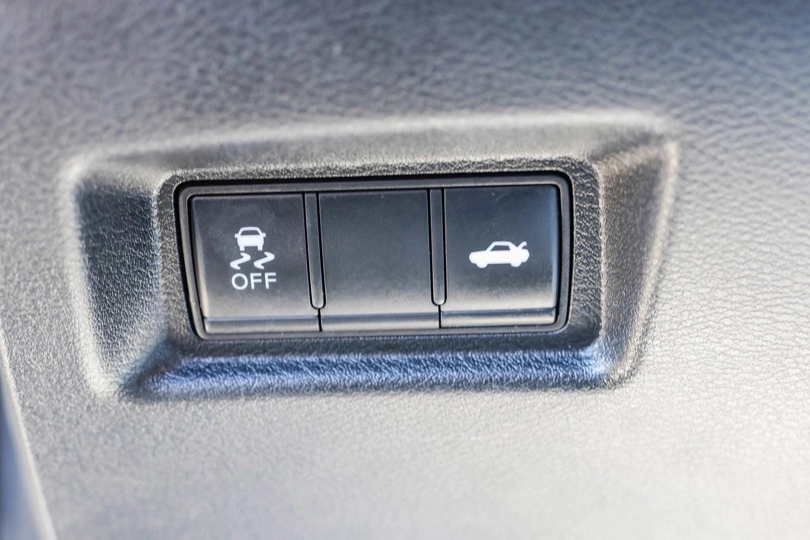 2017 INFINITI Q50 - Image 13