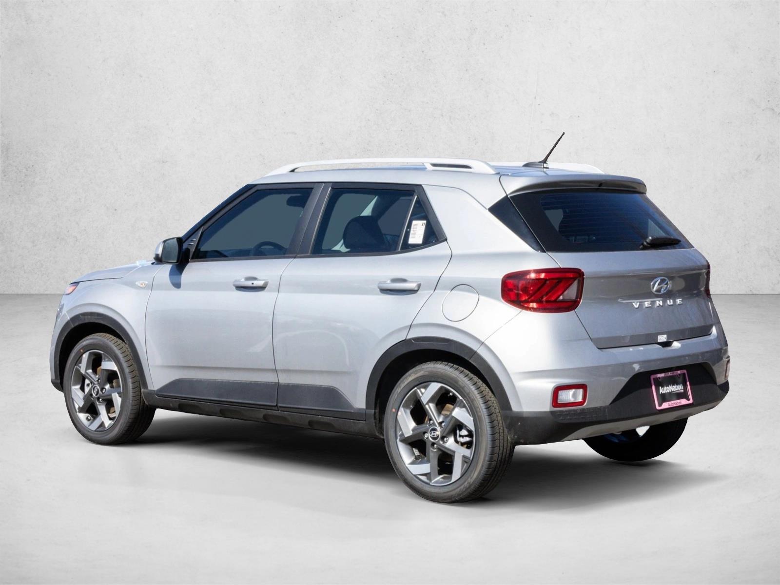 2025 Hyundai Venue SEL - Photo 7