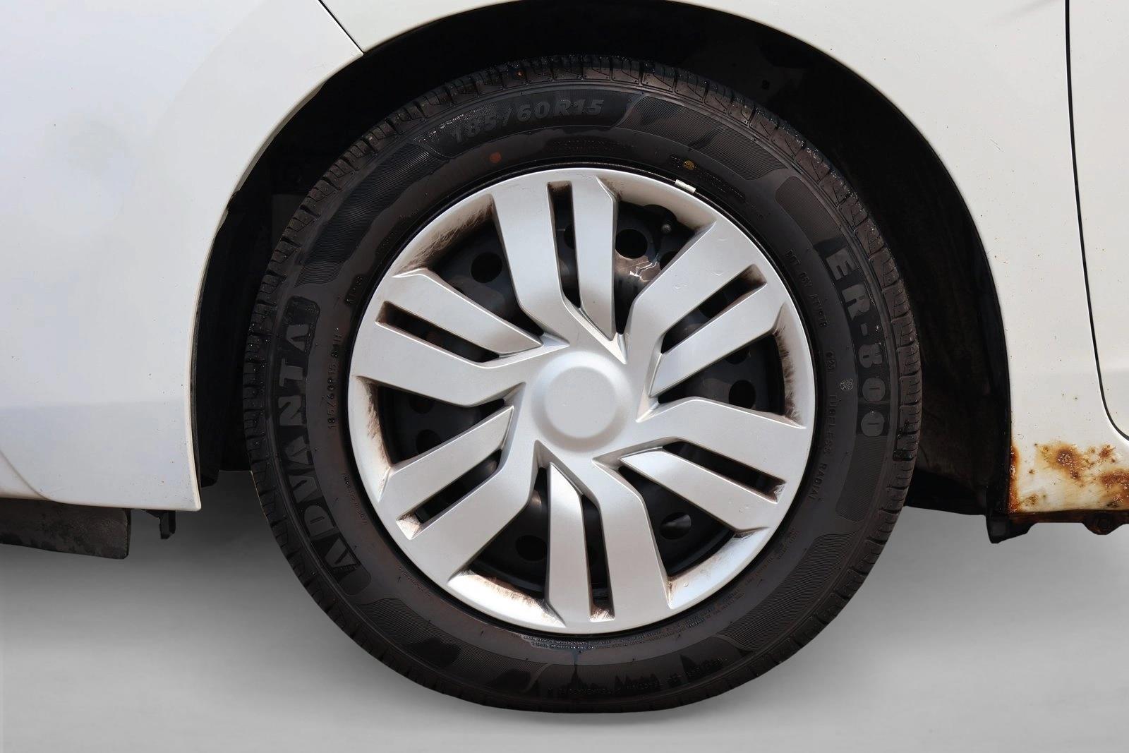 2015 Honda Fit LX - Photo 9