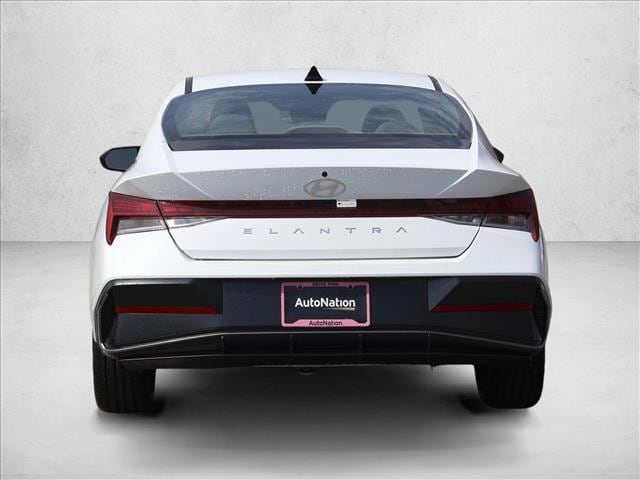 2025 Hyundai Elantra SEL - Photo 6