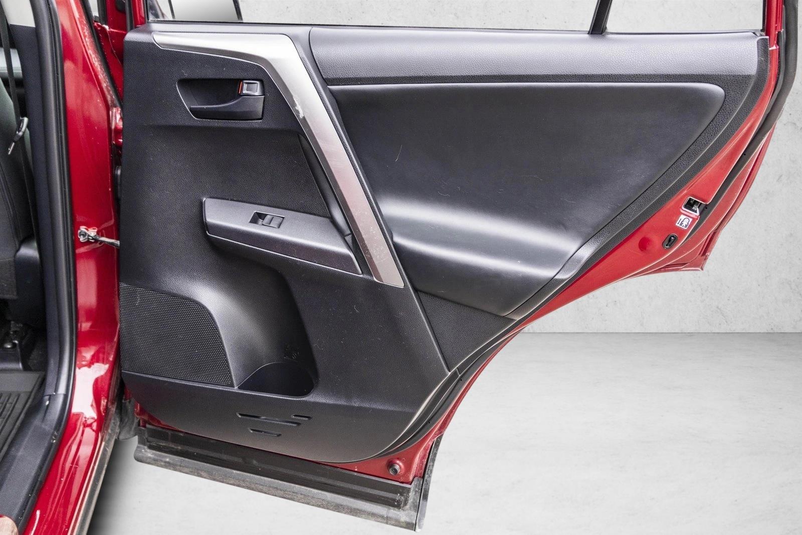 2018 TOYOTA RAV4 - Image 26