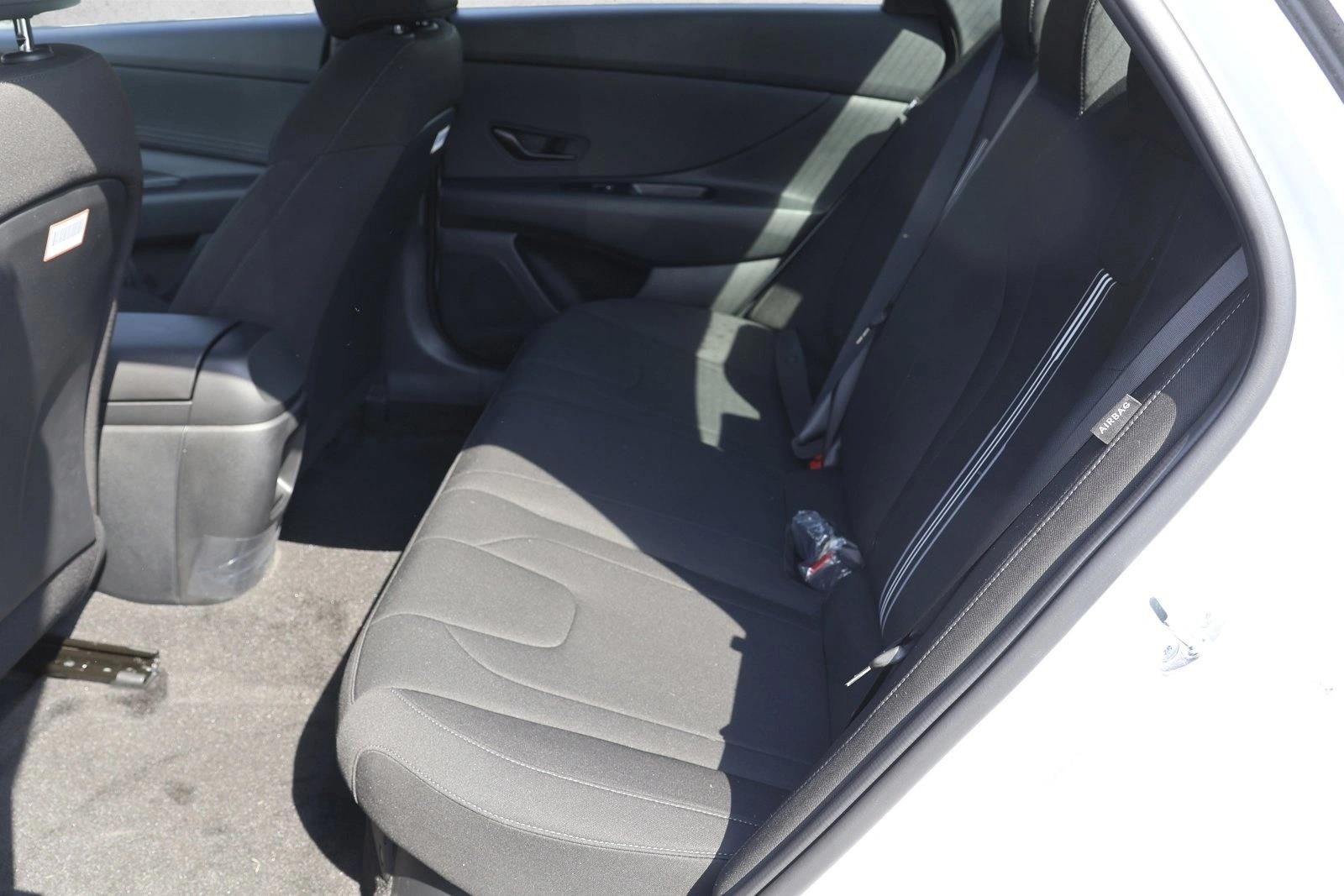 2025 Hyundai Elantra Blue - Photo 23