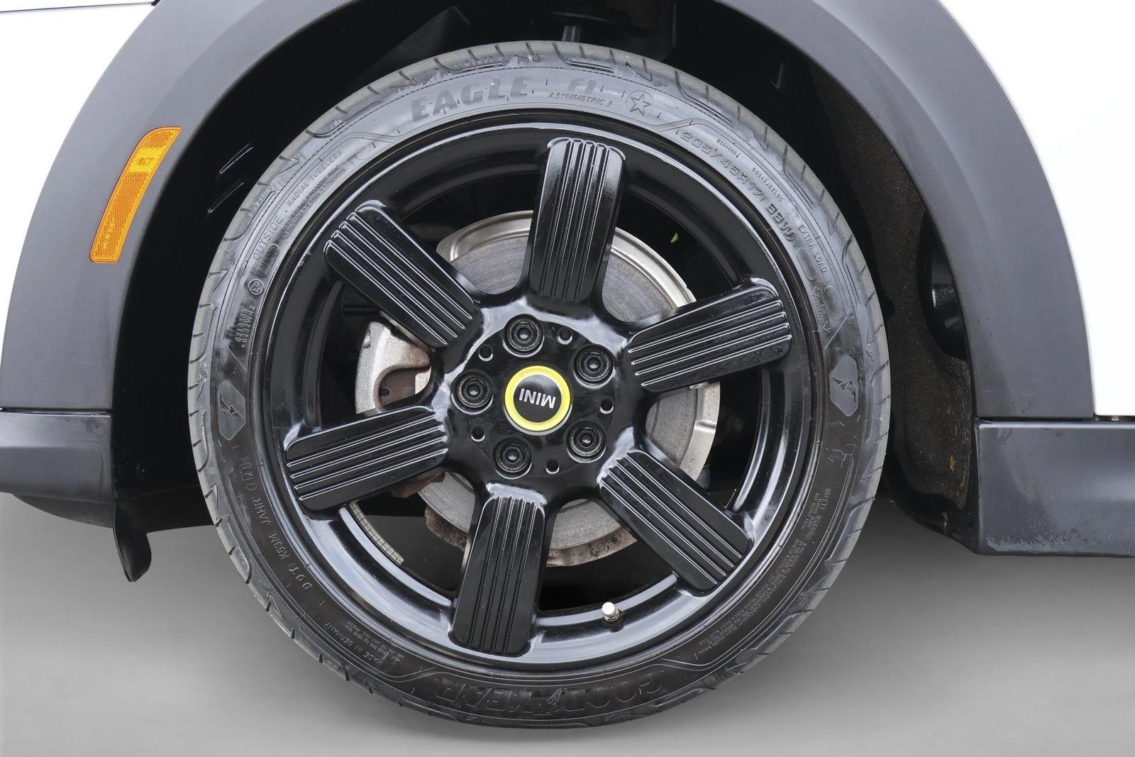 2024 MINI Hardtop 2 Door SE - Photo 9