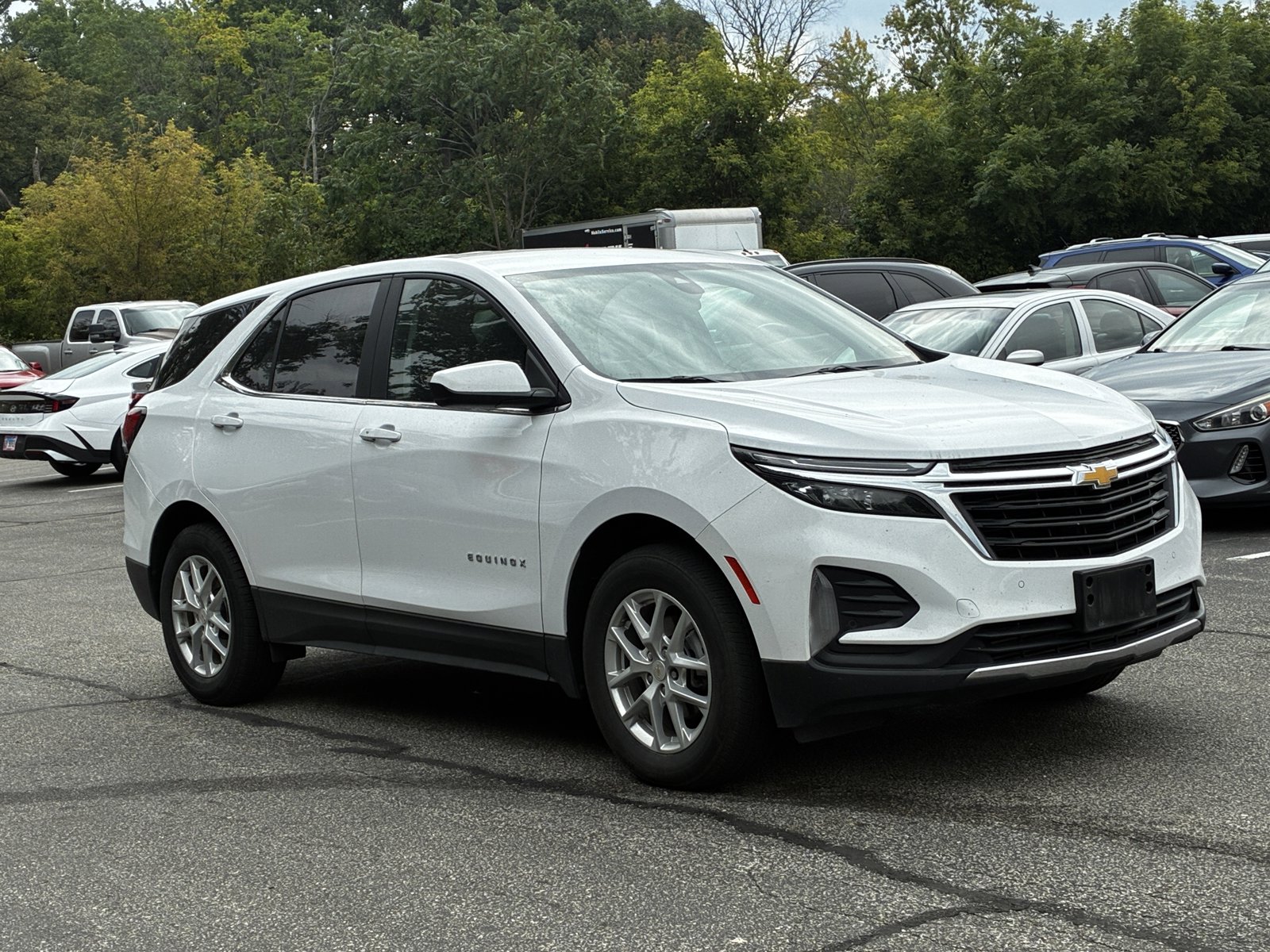 2024 Chevrolet Equinox LT photo 3
